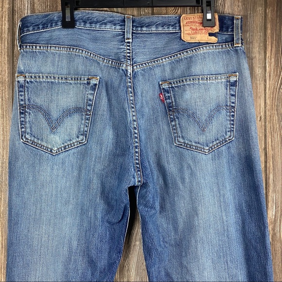 Vintage Levi’s 501 Distressed Denim Jeans 35x28 - Picture 8 of 11